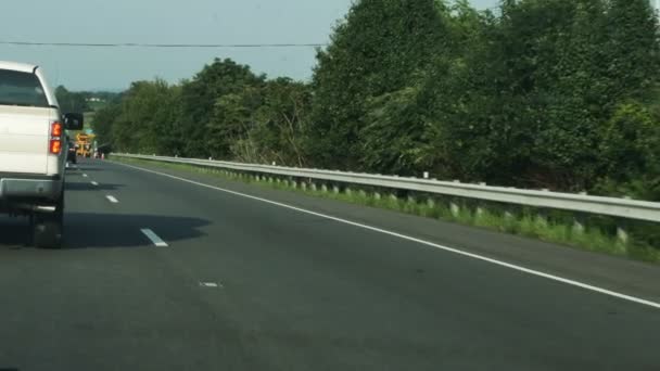 Choque de coche en la carretera — Vídeos de Stock