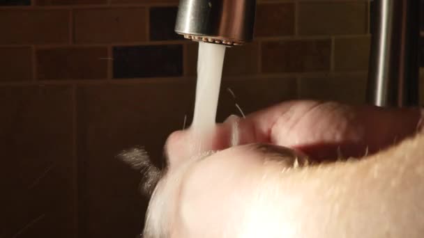 Persoon wassen handen — Stockvideo