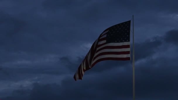 Amerikaanse vlag wapperend — Stockvideo