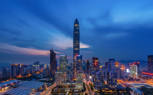 Shenzhen finans bölgesi, Guangdong, Çin 'in geniş açılı hava manzarası. Finansal konsept.
