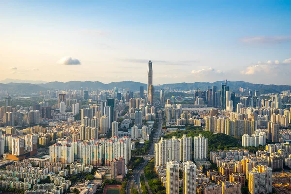 Shenzhen finans bölgesi, Guangdong, Çin 'in geniş açılı hava manzarası. Finansal konsept.