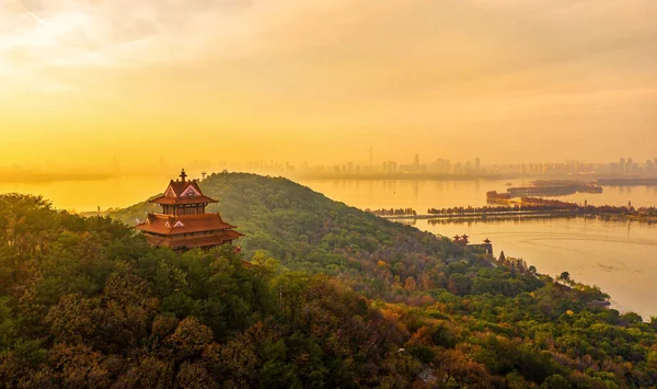 Hubei eyaletinin Wuhan Doğu Gölü 'nün hava fotoğrafçılık manzarası. Wuhan' ın Doğu Gölü Sahne Bölgesi.
