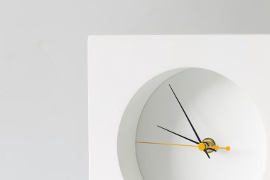 Beyaz saat, minimalizm