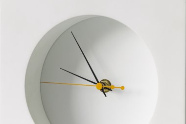 Beyaz saat, minimalizm