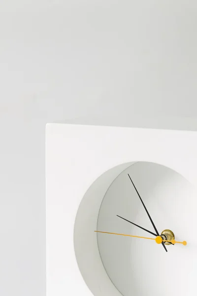 Bílé hodiny, minimalismus — Stock fotografie