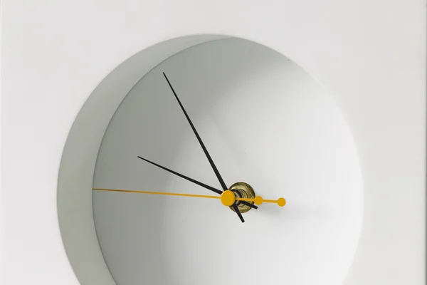 Weiße Uhr, Minimalismus — Stockfoto