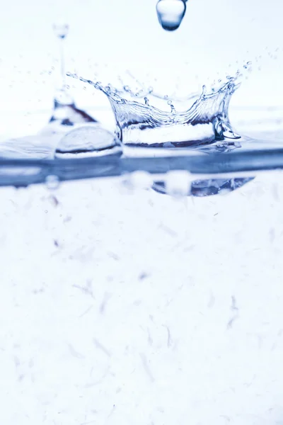 Pulverizaciones, gotas y salpicaduras de agua — Foto de Stock