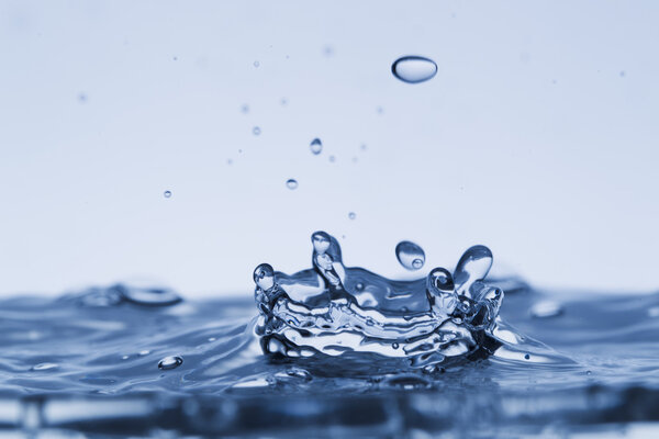 Sprays, drops and water splashes