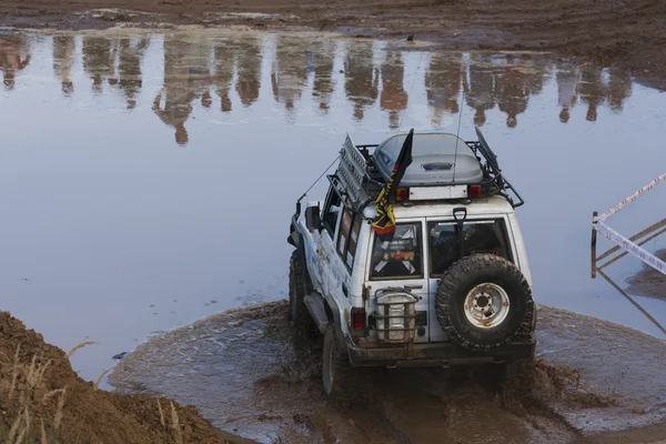 A máquina para fording off-road — Fotografia de Stock