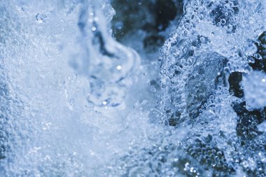 Spreyler, damla ve su sıçramalarına