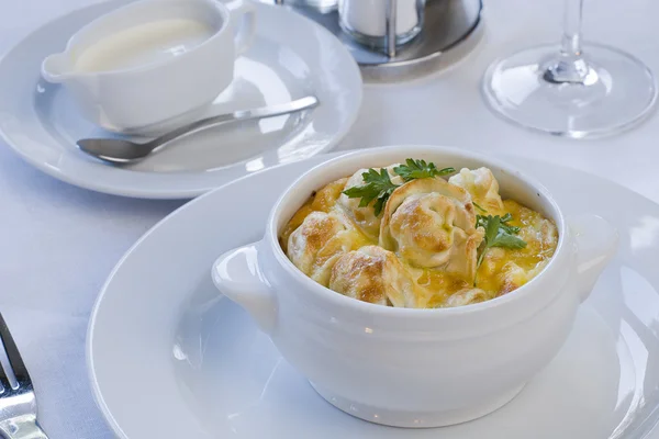 Pelmeni, meat dumplings, Dumplings in a pot — Stock Photo, Image