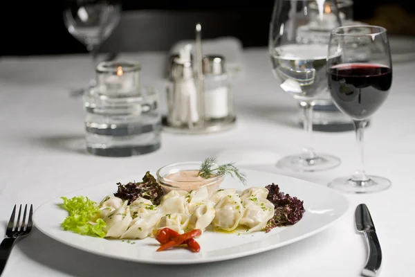 Pelmeni, kött dumplings — Stockfoto