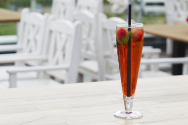 çilek ve nane ile limonata.