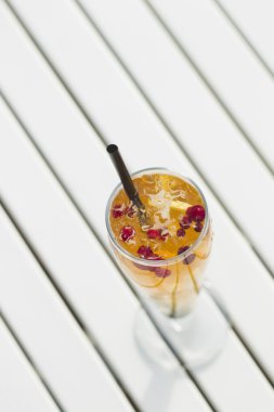 Kızılcık ve zencefilli limonata.