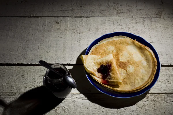 Pancakes with jam on a wooden background. — Stock Photo, Image