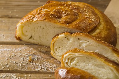 Kepekli ekmek ile susam.