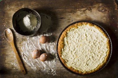 ahşap arka plan üzerinde Cheesecake.