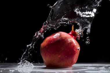 Nar sıçramasına su