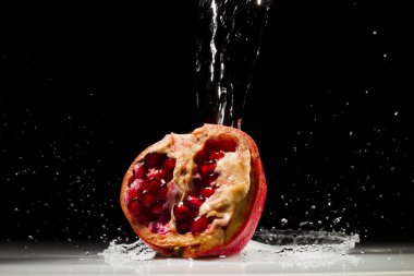 Nar sıçramasına su