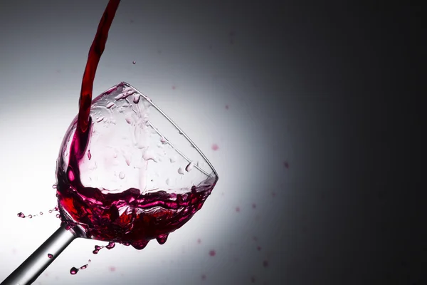 グラスに注ぐワイン — ストック写真