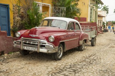 Trinidad, Küba'da eski klasik otomobil