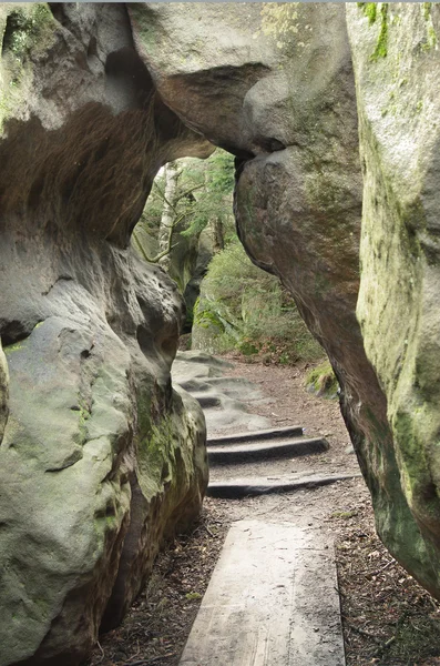 "Œil d'une aiguille "à Szczeliniec Wielki dans la montagne Gory Stolowe — Photo