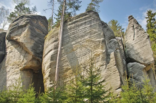 モナドノック岩 skalne メスト ardspach チェコ共和国で — ストック写真