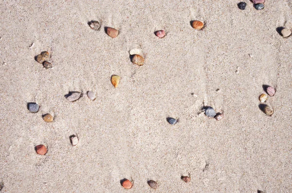 Piccoli ciottoli sullo sfondo di sabbia — Foto Stock