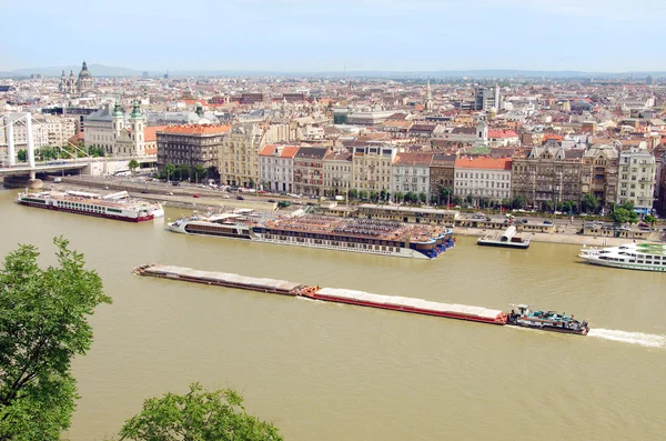 Barges on the Danube river in Budapest — Stock Photo, Image