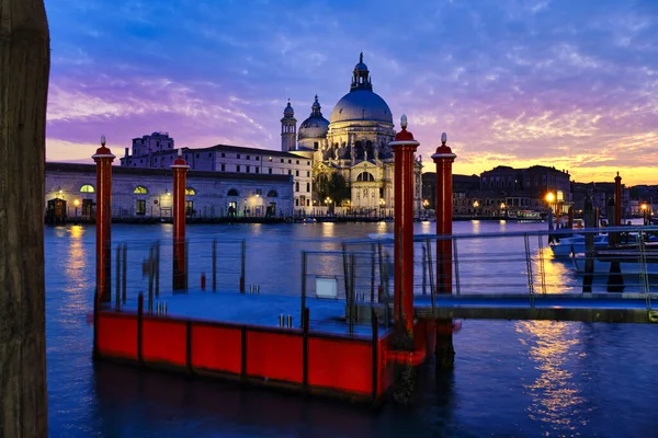 Úžasný Západ Slunce Obloha Nad Bazilikou Santa Maria Della Salute — Stock fotografie