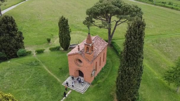 Drone View Footage Red Church Pomelasca Located Lombardy Countryside Inverigo — Stockvideo