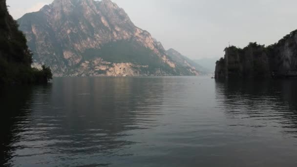 Dron Nízký Pohled Strž Útesy Bogn Krajina Jezera Iseo Lombardie — Stock video