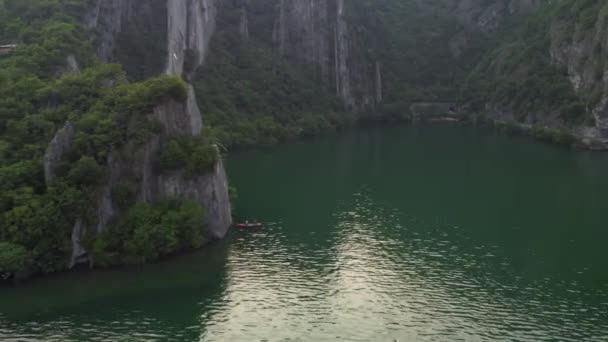 Drone Vista Ravina Falésias Bogn Paisagem Lago Iseo Lombardia Itália — Vídeo de Stock