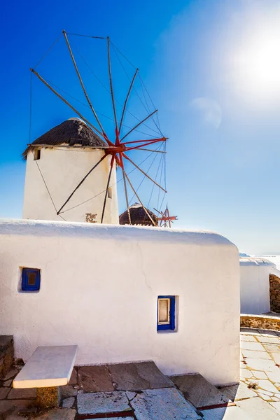 Ünlü Mykonos windmills