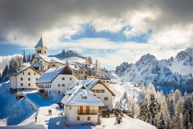 Kasabada tuhaf Mt. Lussari üstüne yerleştirilen