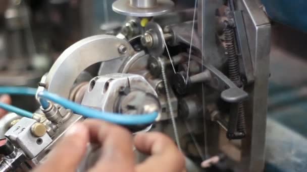 Відеотрекінг промислова ткацька машина — стокове відео