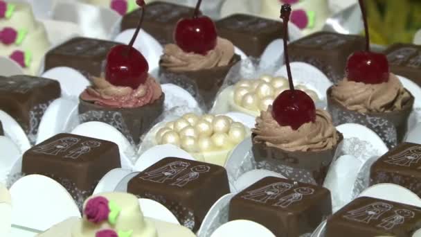 Sweets and accessories for weddings — Stock Video