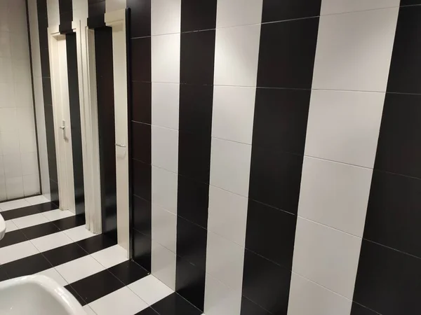 Raumgehäuse Mit Linien Wand Und Boden Schwarz Weiß — Stockfoto