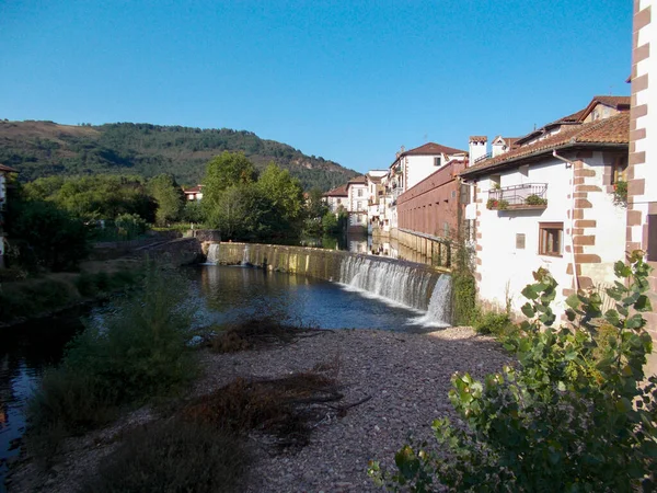 Município Elizondo Vale Baztn Com Rio Bidasoa Barragem Água Navarra — Fotografia de Stock