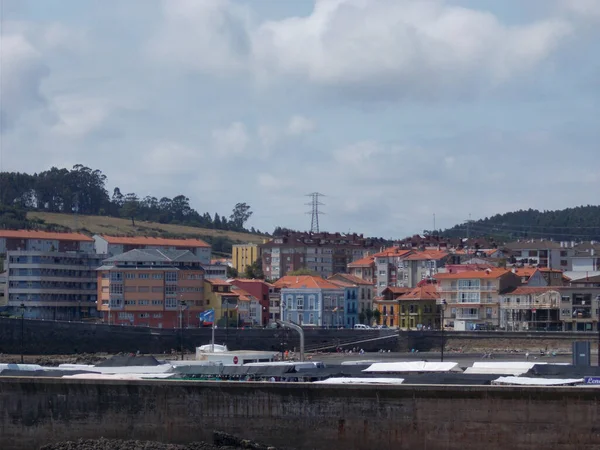 Luanco Espanha Agosto Vista Porto Igreja Pequena Cidade Luanco Astúrias — Fotografia de Stock