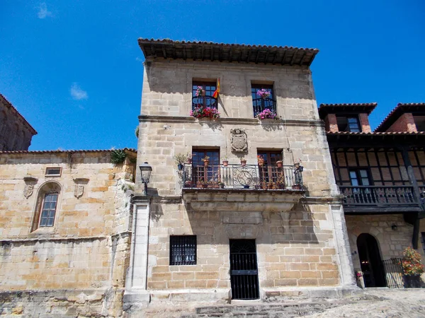 圣地亚哥 2021年6月24日 Spain June 西班牙坎塔布里亚 马利亚纳的Picturesque村和中世纪村 — 图库照片