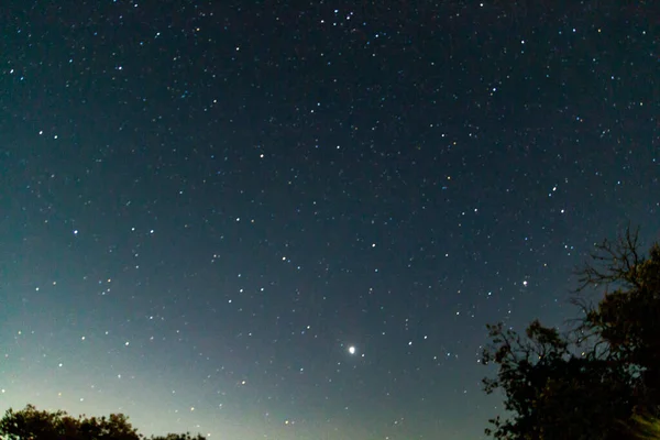 Estrellas Cielo Nocturno Higuera Albalat Con Una Estrella Fugaz Pueblo —  Fotos de Stock