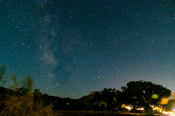 Estrellas Cielo Nocturno Higuera Albalat Con Una Estrella Fugaz Pueblo —  Fotos de Stock