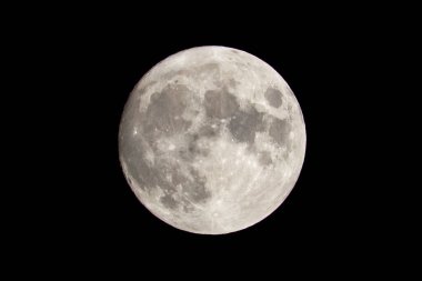 Wolf. Moon. Super full moon with dark background. Spain. Europe. Photo. 13. January. 2025. Supermoon. Eclipse. Stars. Night. Conjunction. Alignment. Mars. Jupiter. Uranus. Neptune. Venus. Saturn. First.