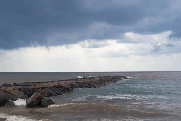 Spiaggia Benicssim Benicsim Mar Mediterraneo Uniscono Alle Acque Piovane Alle — Foto Stock