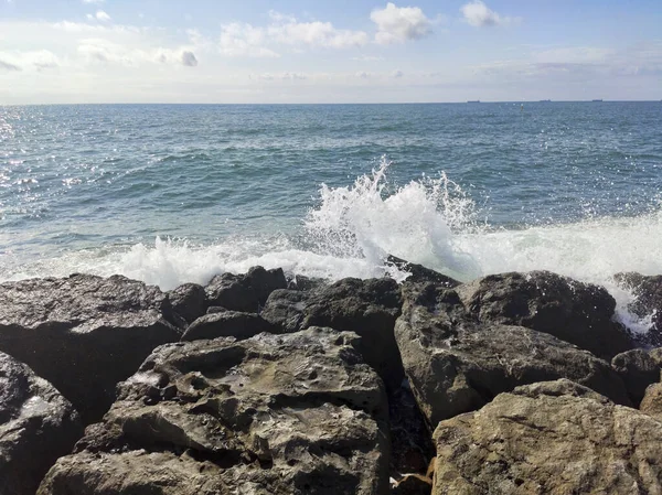 Playa Con Aguas Cristalinas Del Mar Mediterráneo Junto Orilla Arena — Foto de Stock