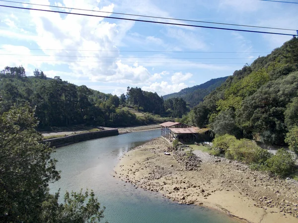 西班牙北部巴斯克地区Lekeitio Lequeitio市的港口和海滩 位于坎塔布里安海旁边 横向摄影 — 图库照片