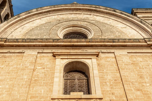 Campos Baleary Hiszpania Listopad 2020 Szczegóły Głównej Fasady Kościoła Miasteczku — Zdjęcie stockowe