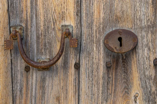 Close Botão Ferro Antigo Uma Porta Madeira Antiga Ilha Maiorca — Fotografia de Stock