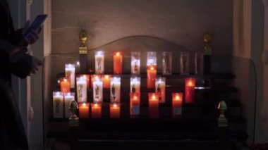 Felanitx, İspanya; 13 Aralık 2020: Mallorca adası Sant Salvador 'da mum yakıldı.